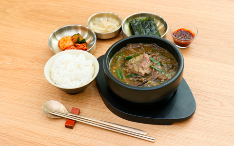 テールスープ定食　1900円　【木金限定】国産牛使用のコラーゲンたっぷりスープ
